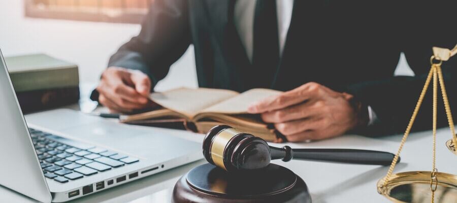 defense attorney conspire against client